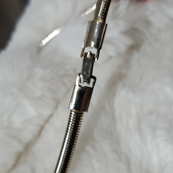 VINTAGE GOLDTONE PENDANT WITH GEMS NECKLACE - Picture 5 of 9